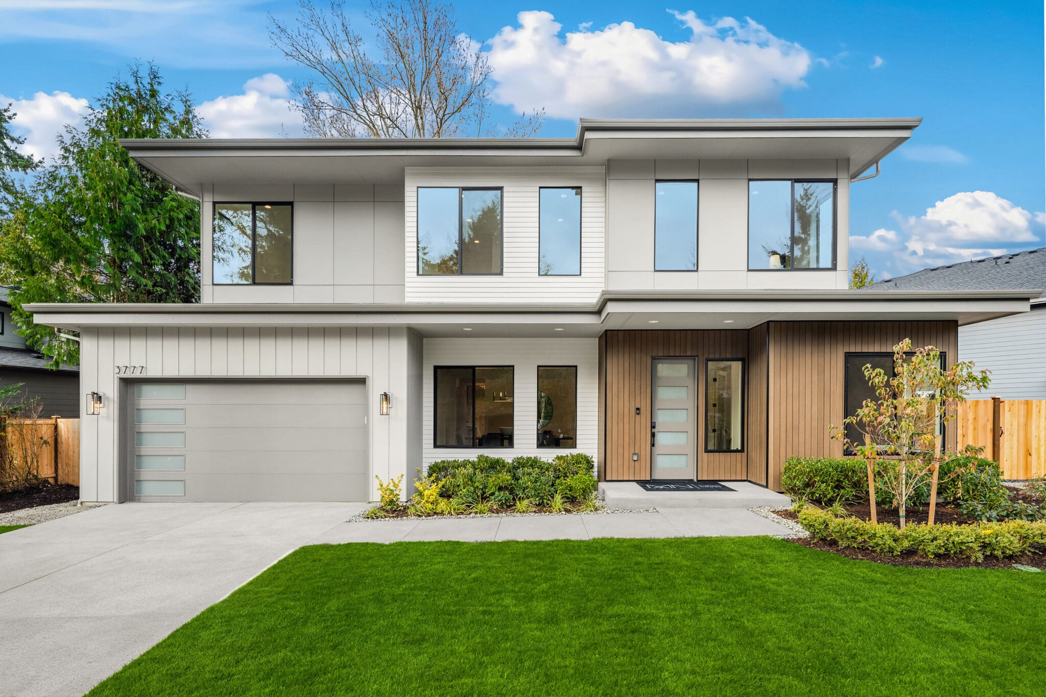 596-3777 148th Ave SE-Bellevue-WA-MN Custom Homes-Front